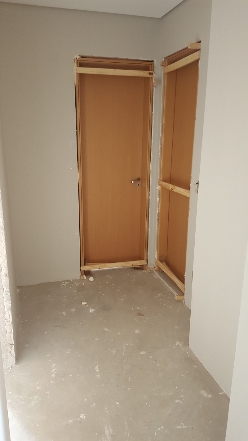 Instalação de portas de madeira  - Foto atualizada 01/03/2017 